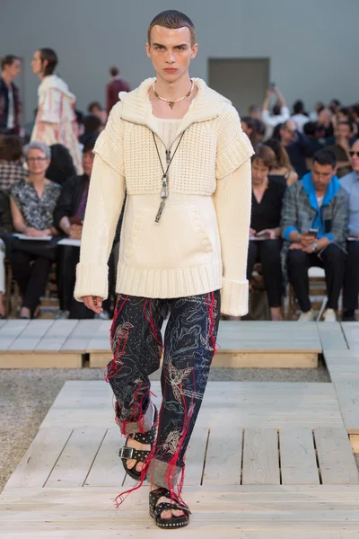 Look 28
